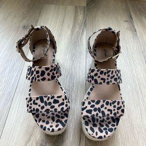 Qupid leopard flatform
